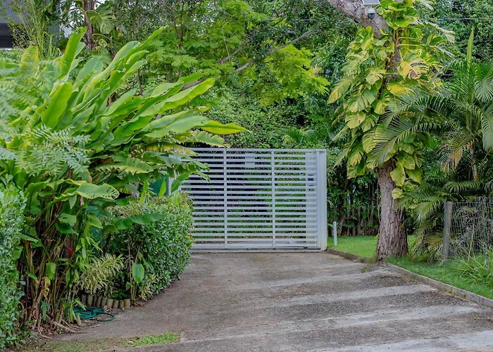 Casa Em Condominio Fechado, Com Piscina, Churrasqueira,Wifi,Estacionamento ,