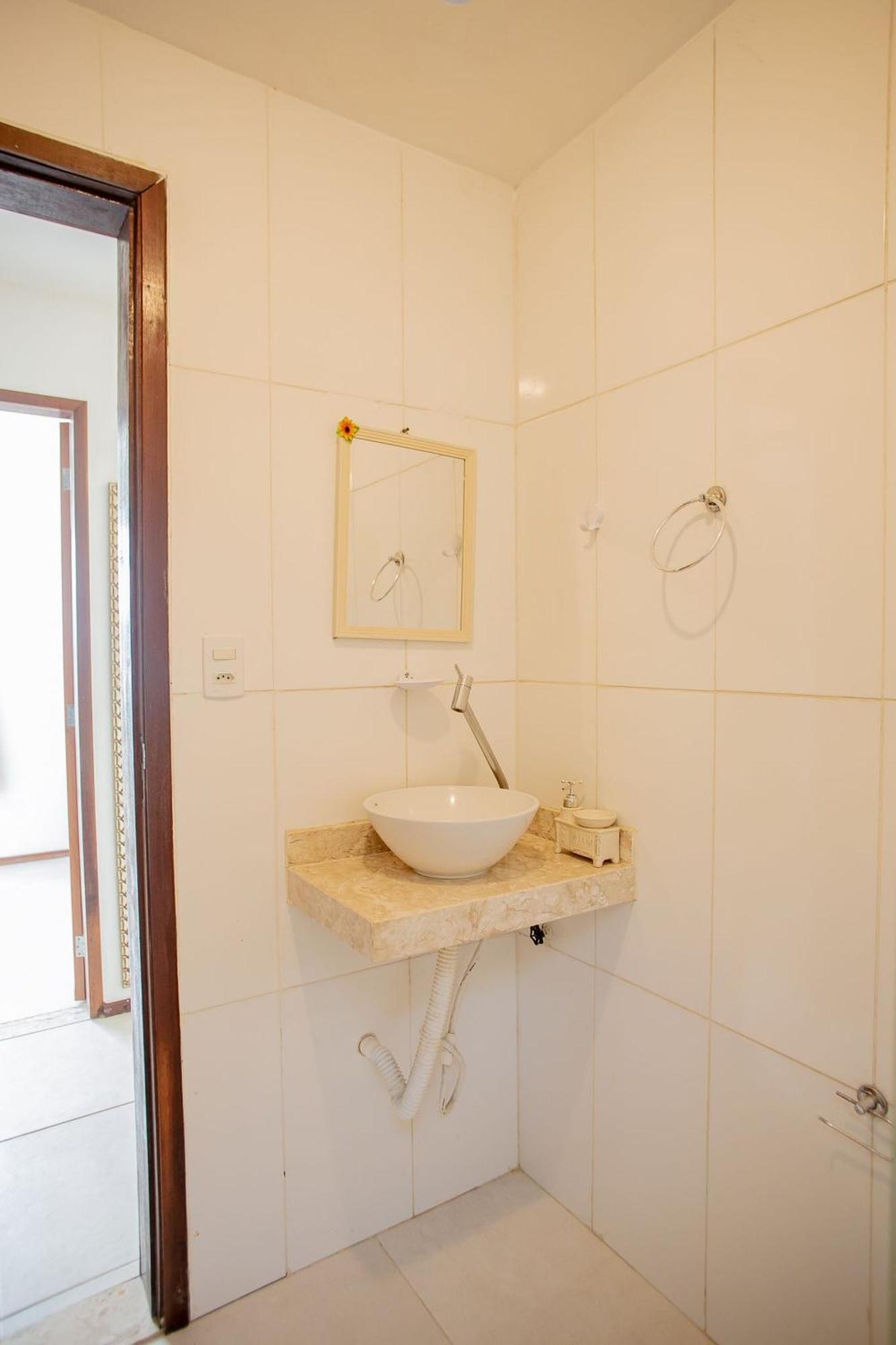 Casa Em Fechado, Com Piscina, Churrasqueira,wifi,estacionamento , *