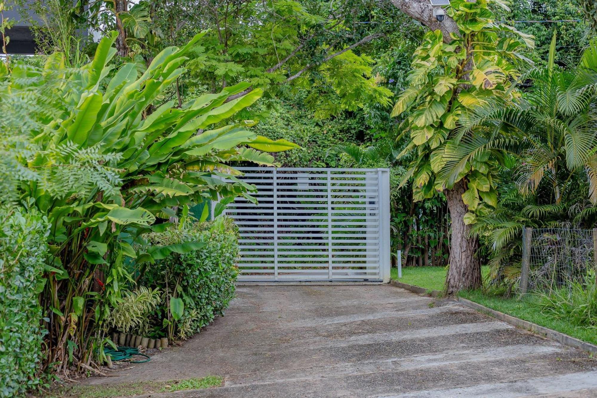 Casa Em Fechado, Com Piscina, Churrasqueira,wifi,estacionamento , Сasa de vacaciones *