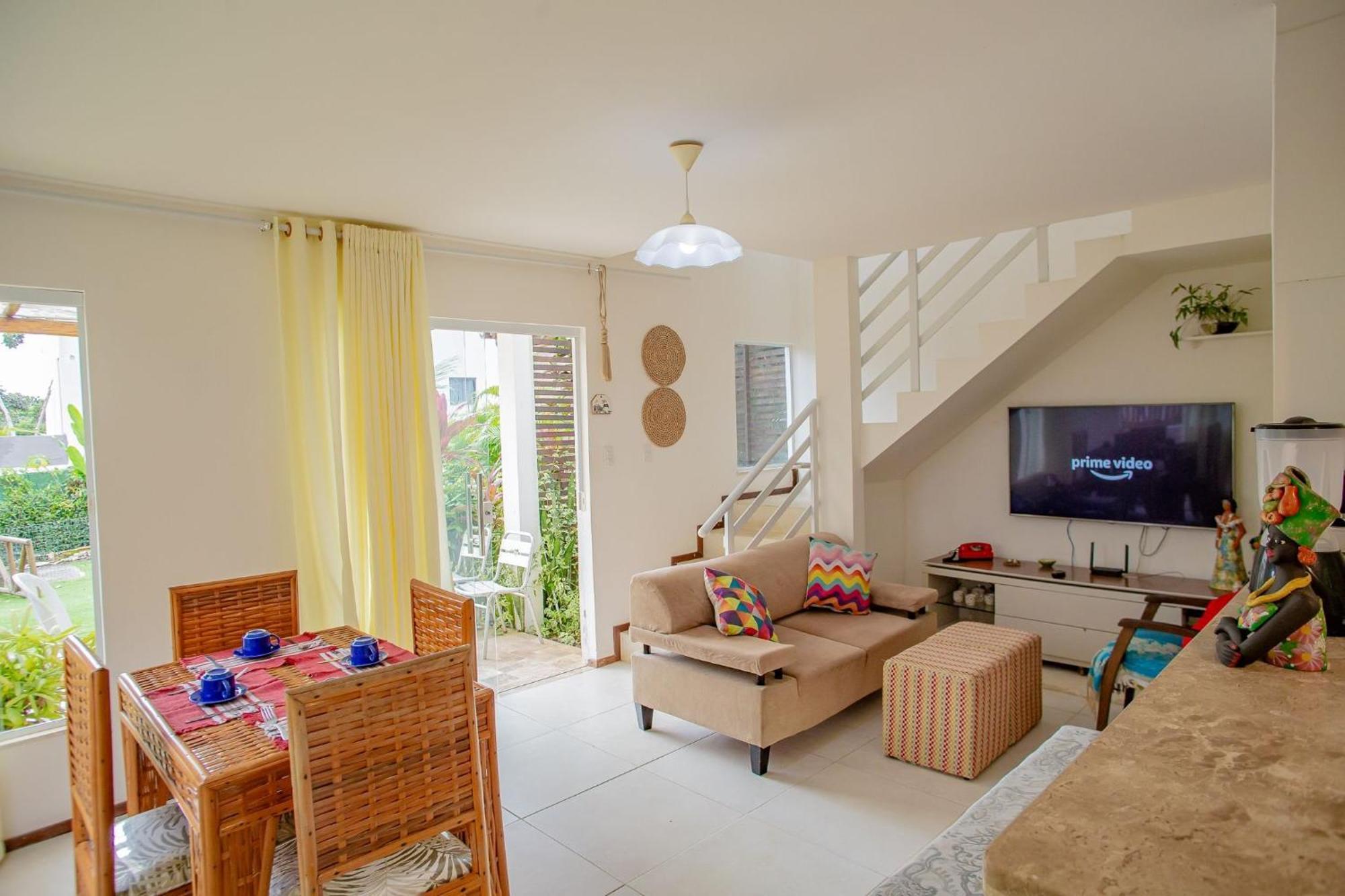 Casa Em Fechado, Com Piscina, Churrasqueira,wifi,estacionamento , *